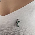 "Серебряная брошь с зелеными фианитами 000156358" - Фото 4